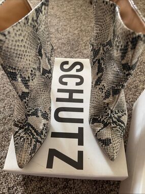 SCHUTZ Snake-Print Pointed Toe Boots in Gray and Black
